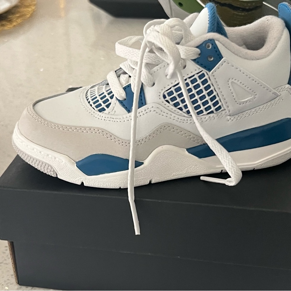 Kids Jordan’s retro sneakers